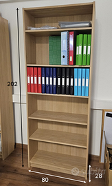 Libreria in legno chiaro