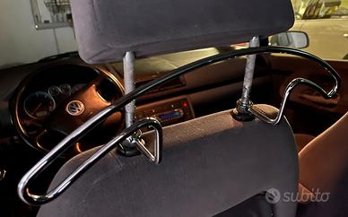 Supporto per grucce regolabile