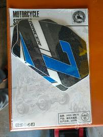 adesivi laterali serbatoio moto