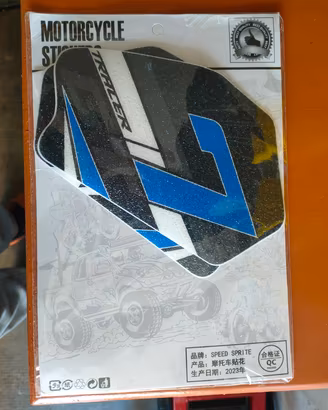 adesivi laterali serbatoio moto