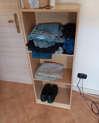 mobiletto in legno multiuso aperto a 3 ripiani