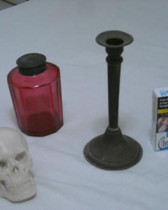 Oggetti Wicca – Teschio, Candeliere e Ampolla