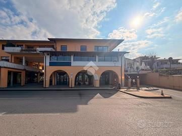 NEGOZIO A DESENZANO DEL GARDA