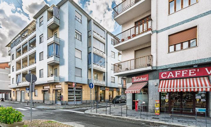 3 LOCALI A VENARIA REALE