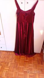 Elegante vestito da sera lungo in velluto.