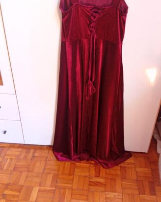 Elegante vestito da sera lungo in velluto.
