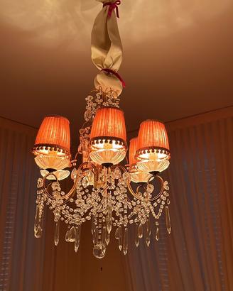 Lampadario con paralumi artigianali