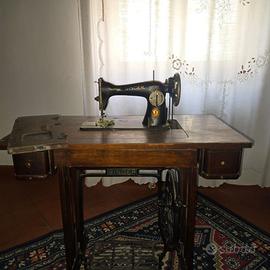 Macchina per cucire Singer completa di tavolo
