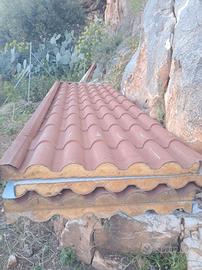  copertura di lastre di coibentato e gronda i