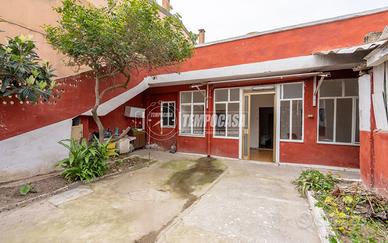 SOLUZIONE SEMINDIPENDENTE CON GIARDINO-TERRAZZA E