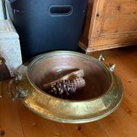 Grande catino antico in rame martellato con manici