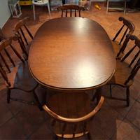 Tavolo ovale allungabile con sedie