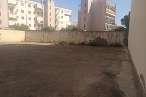 Piazzale esterno per deposito esposizione auto ecc