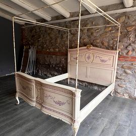 ANTICO LETTO A BALDACCHINO PER CAMERA SUITE