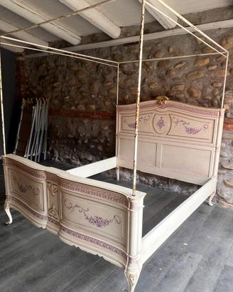 ANTICO LETTO A BALDACCHINO PER CAMERA SUITE