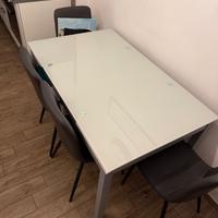Tavolo in vetro temperato