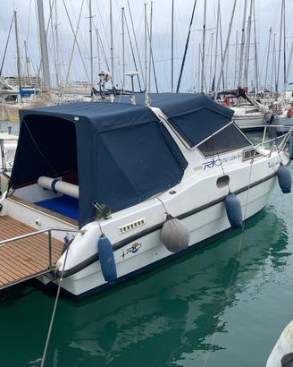 Rio 750 cabin
