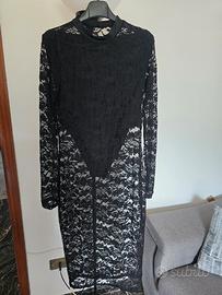 Set composto da abito in pizzo e body