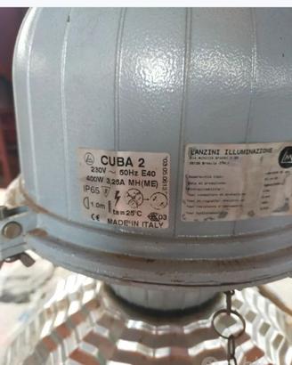 Quattro lampade per capannone 