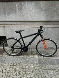 bicicletta mountain bike e città