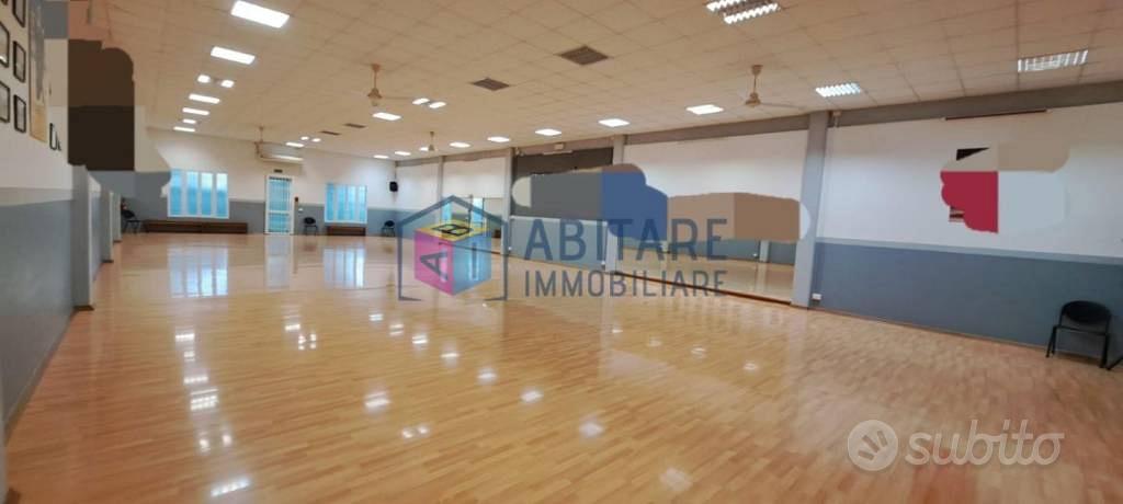 Immobile di 325 m² con 1 locale a Livorno