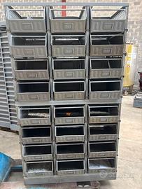CASSETTIERE IN FERRO CON CASSE A BUCCA DI LUPO