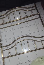 Arredo vintage in ottone: Letto e Lampadari