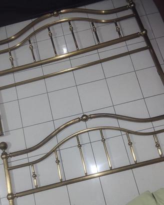 Arredo vintage in ottone: Letto e Lampadari