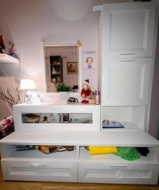 Parete attrezzata o ingresso