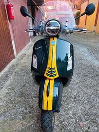 Vespa 300 GTS racing super sixty