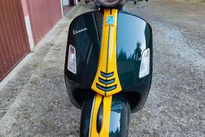 Vespa 300 GTS racing super sixty