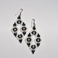 Orecchini in perline e monachella argento