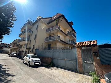 Appartamento 3 Vani Con Box In Piccolo Parco