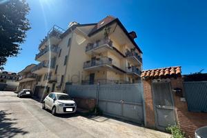 Appartamento 3 Vani Con Box In Piccolo Parco