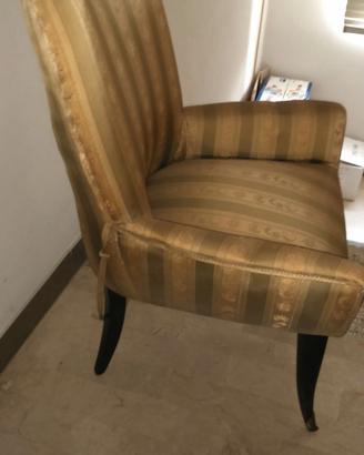 2 piccole poltrone da camera a pozzetto