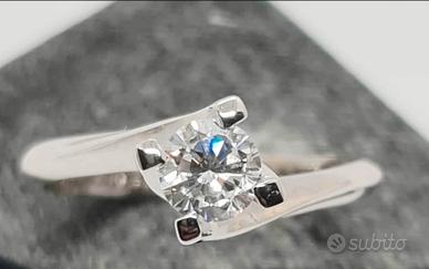 Anello oro18k diamante solitario ct.0.40