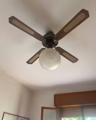 Ventilatore da soffitto a pale con luce