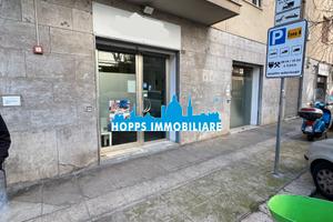 Via tasso 5 vetrine locale commerciale