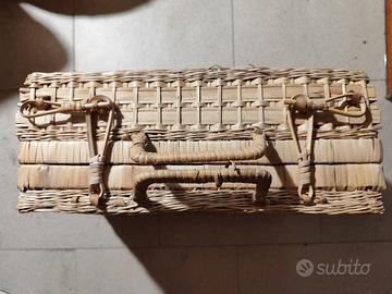 valigia in vimini vintage 