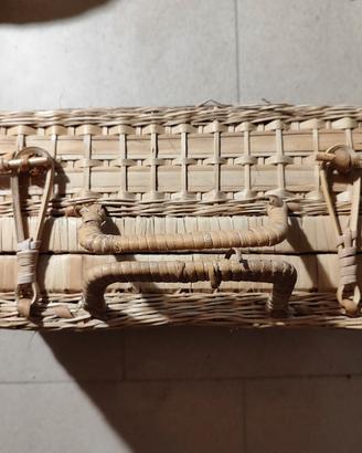 valigia in vimini vintage 