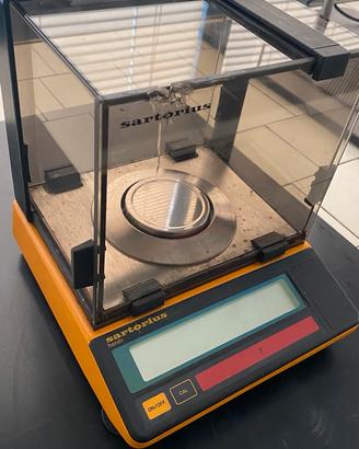 Bilancia analitica Sartorius usata