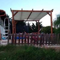 gazebo in legno con tettoia in tela