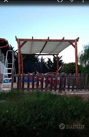 gazebo in legno con tettoia in tela