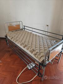 Letto da degenza a due movimenti 