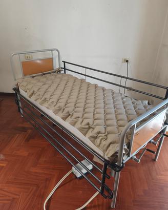 Letto da degenza a due movimenti 