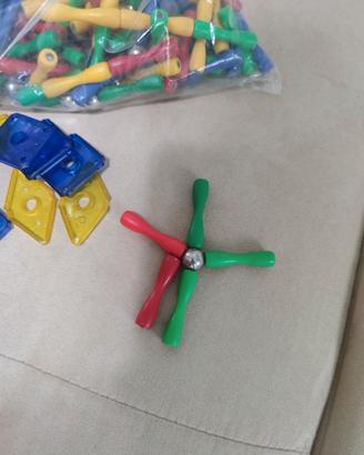 gioco magnetico 700 grammi simile a geomag 