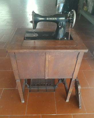 Macchina da cucire singer anni 50
