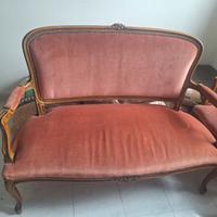 Trittico poltrona e sedie 