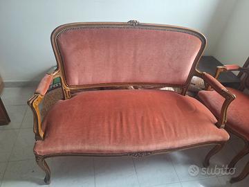 Trittico poltrona e sedie 