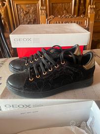 Sneakers Geox nere con dettagli oro